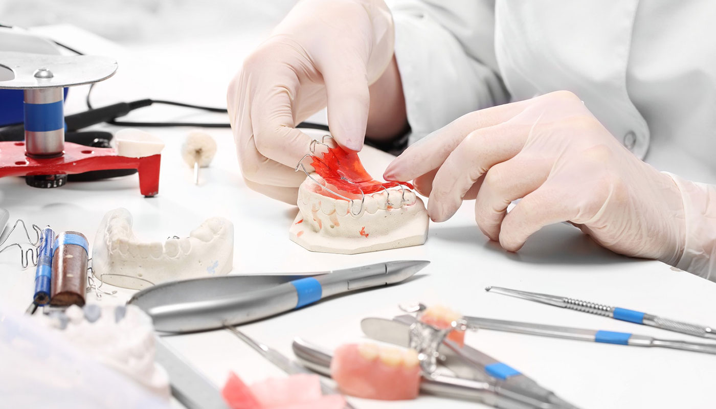 What Kind of Glue Can Be Used to Repair Dentures?
